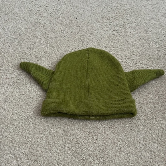 Star Wars Yoda Beanie Hat Knit Cap One Size Fits Most Green - Picture 4 of 4